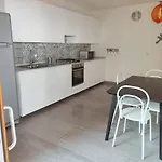 Kalura Sea House Апартаменти *