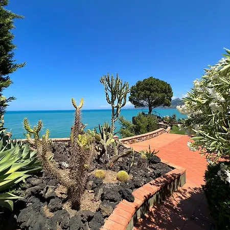 Kalura Sea House Апартаменти